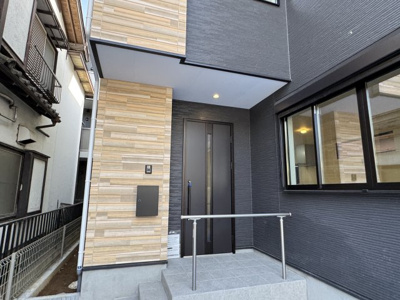 【エントランス】 | 三郷市三郷１丁目新築戸建【早稲田小学校：8分】 | エントランス・玄関ポーチ