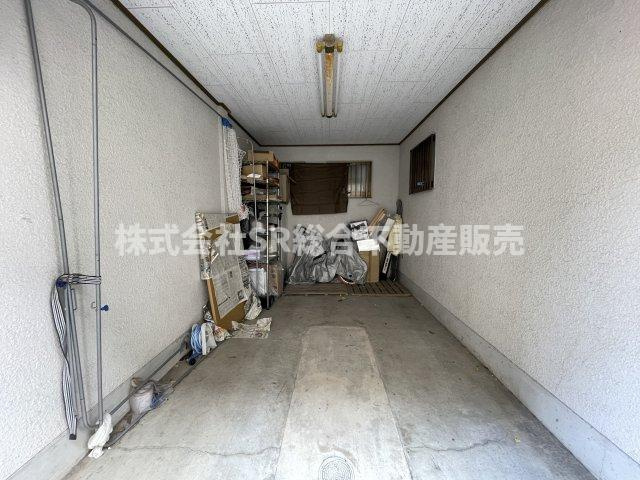 松原１丁目中古戸建の駐車場|ハイルーフ車も駐車可能なビルトインガレージです！