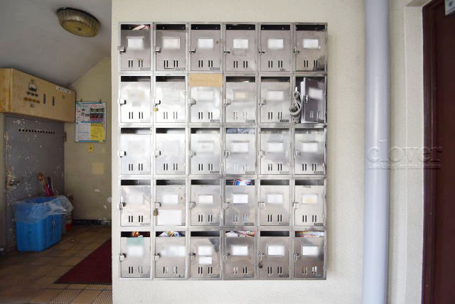【設備】 | 松庵ハイム | 郵便物を受け入れる住民共用のポスト。「集合ポスト」とも呼びます。ここもまた、マンションの「顔」のひとつです。～即日のご見学可能～　お問合せはお気軽にどうぞ。