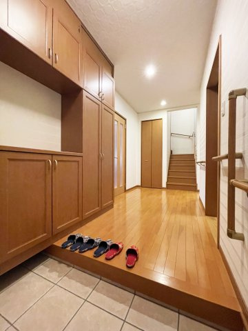 八万町橋本一戸建の玄関