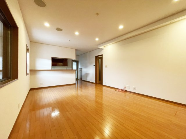 八万町橋本一戸建の居間・リビング