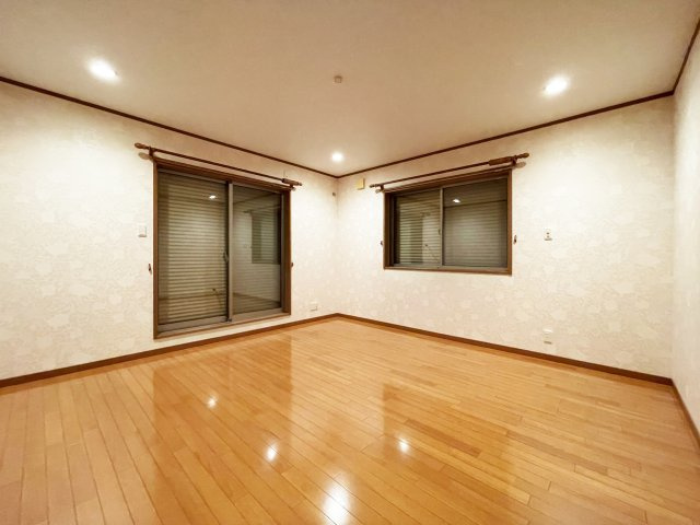 八万町橋本一戸建の居間・リビング