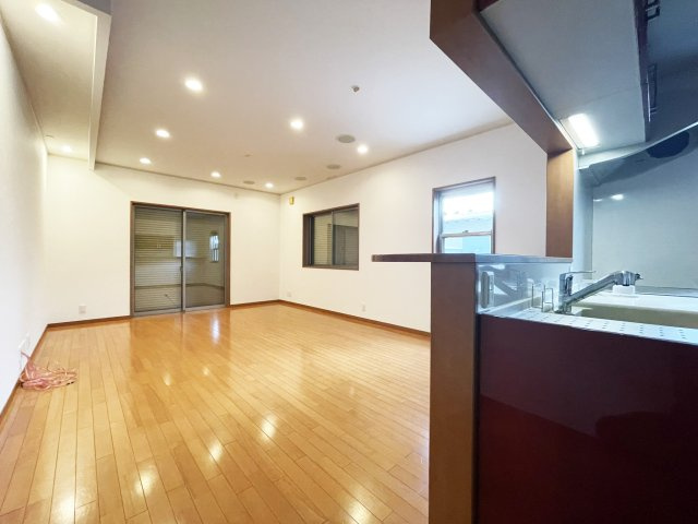 八万町橋本一戸建の居間・リビング