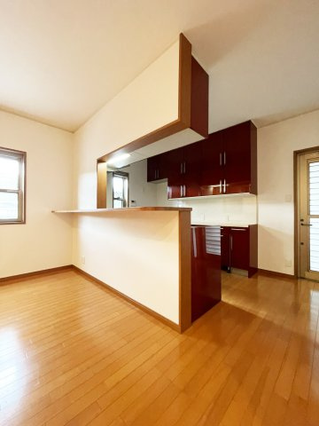 八万町橋本一戸建の居間・リビング