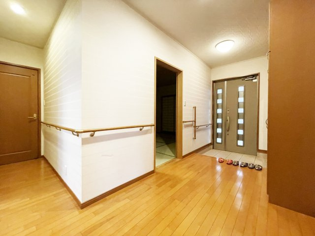 八万町橋本一戸建の居間・リビング