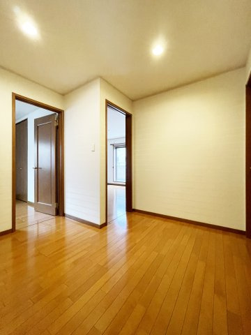 八万町橋本一戸建の居間・リビング