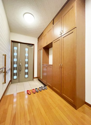 八万町橋本一戸建の玄関