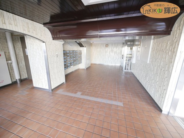 【エントランス】 | 日の出ハイツ　7階