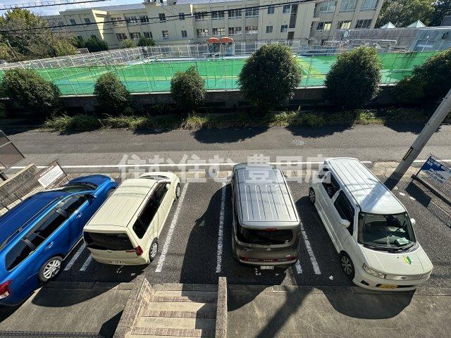 コスモスの駐車場