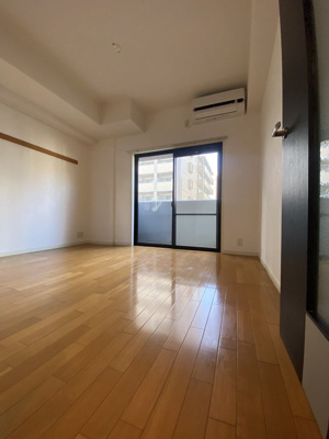 【居間・リビング】 | ラフィネス薬院イーストタワー | 別号室の写真になります。現況優先。