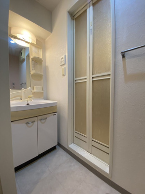 【洗面所】 | ラフィネス薬院イーストタワー | 別号室の写真になります。現況優先。