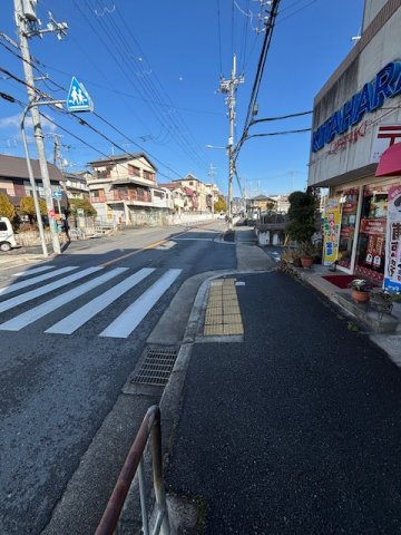 高槻市宮之川原1丁目　中古戸建の前面道路含む現地写真|前面道路含む現地写真です