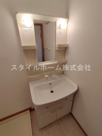 【独立洗面台】 | ユトリロ野田 | 別部屋写真です。