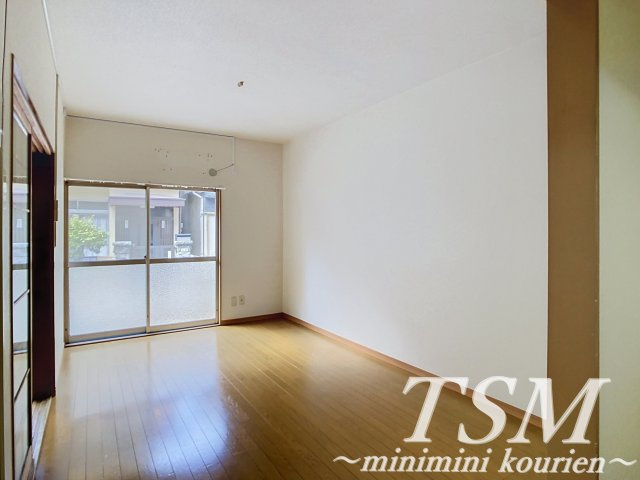 日新町一戸建貸家の居間・リビング
