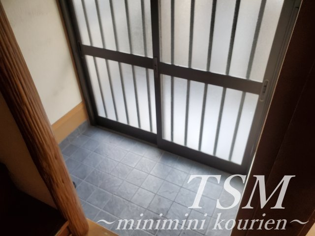 日新町一戸建貸家の玄関