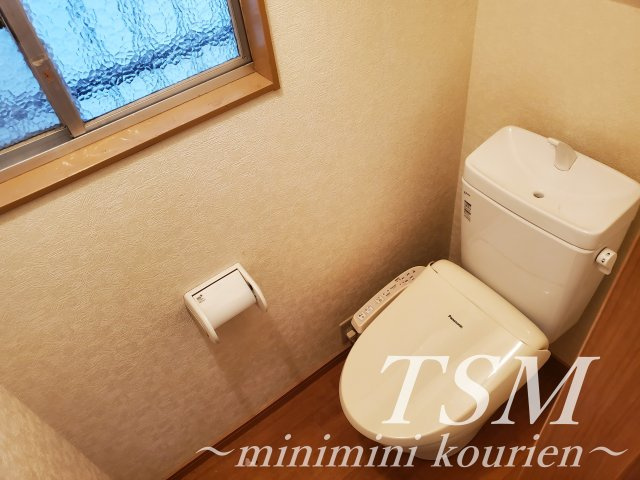日新町一戸建貸家のトイレ