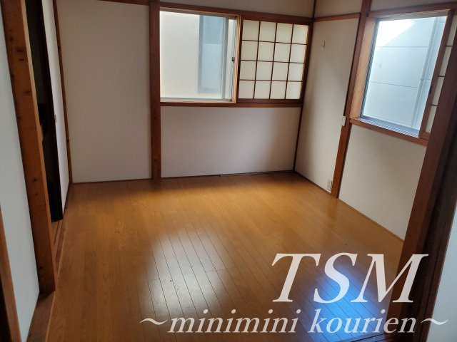 日新町一戸建貸家の洋室