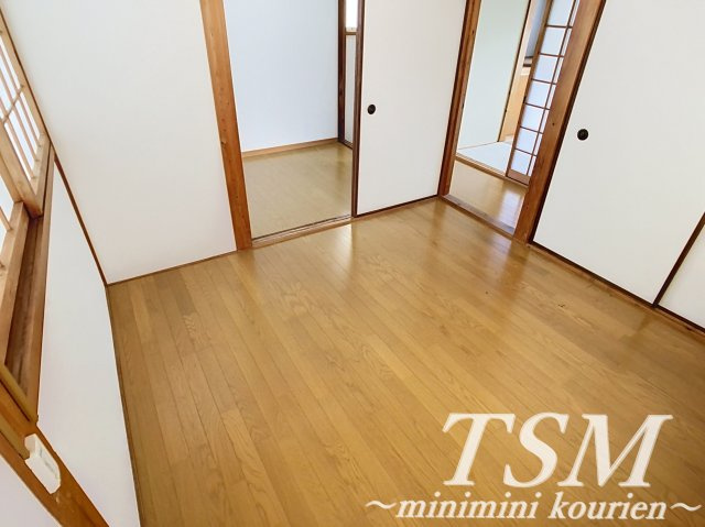 日新町一戸建貸家の洋室