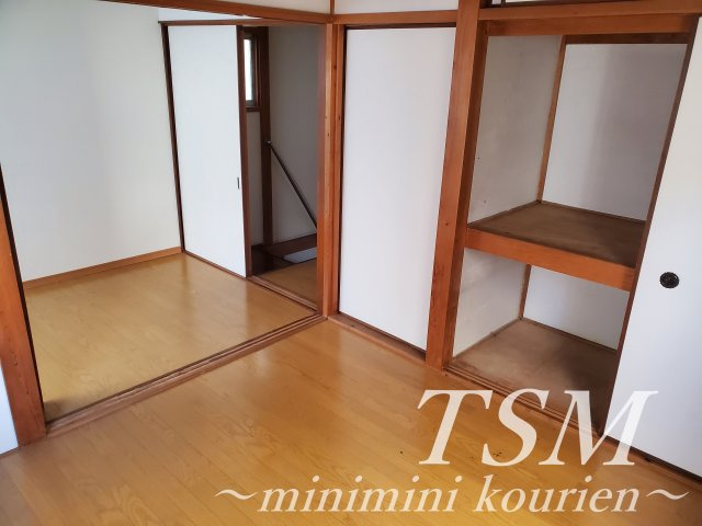 日新町一戸建貸家の洋室