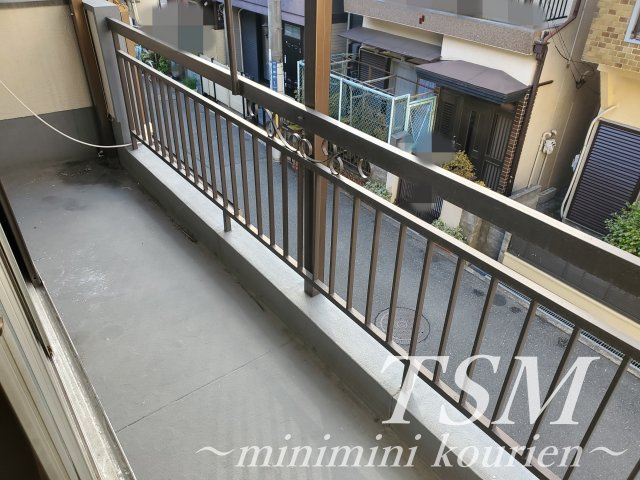 日新町一戸建貸家のバルコニー
