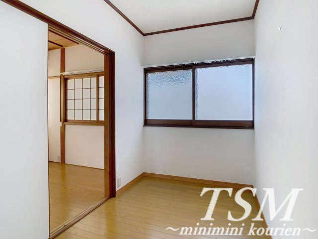 日新町一戸建貸家の洋室