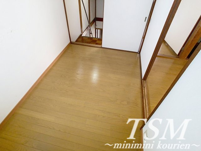日新町一戸建貸家の洋室