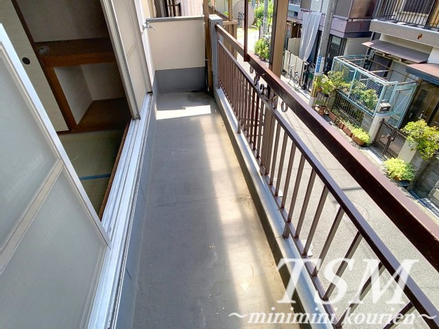 日新町一戸建貸家のバルコニー