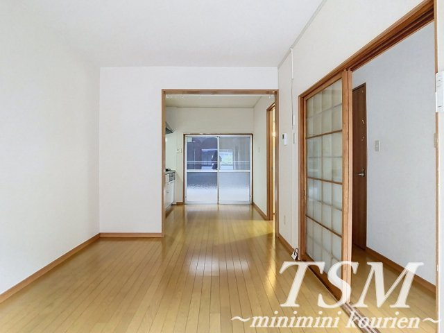 日新町一戸建貸家の居間・リビング