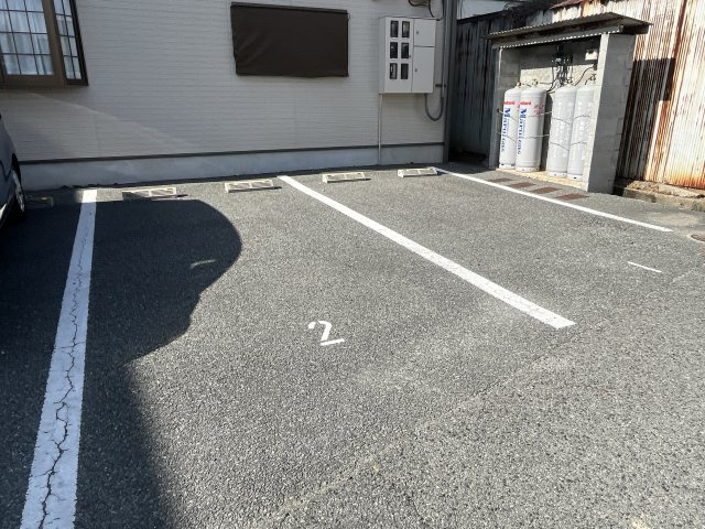 アベニュー安室の駐車場