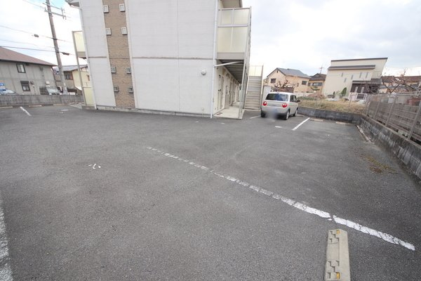 アムールHalekulaniの駐車場