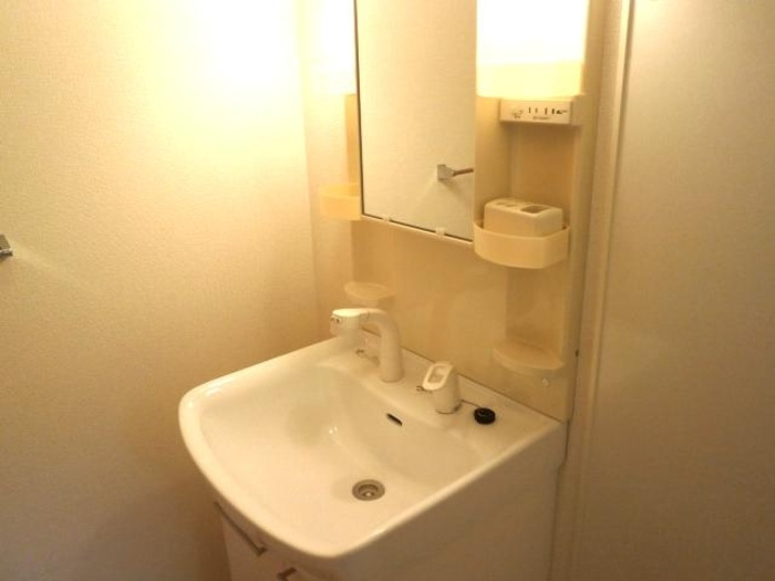 エイレネの洗面所|ゆったりとスペースのある洗面所