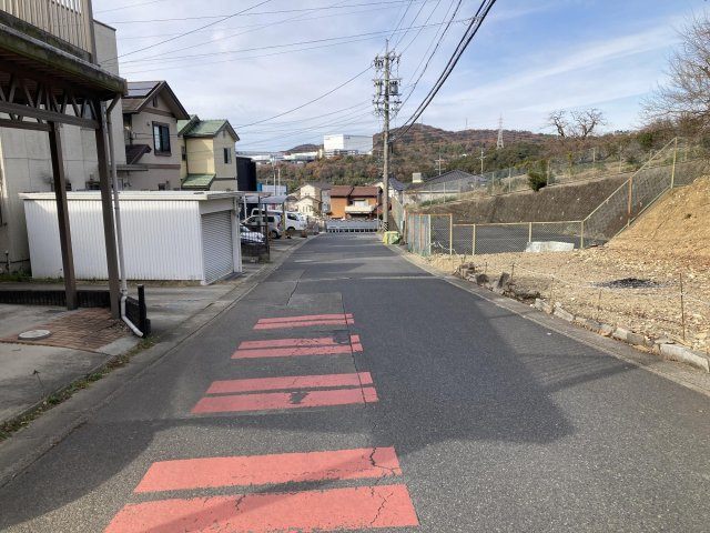 　☆西尾町中古戸建　(３ＬＤＫ　ロフト付き）☆の前面道路含む現地写真