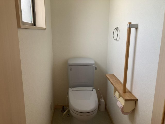 　☆西尾町中古戸建　(３ＬＤＫ　ロフト付き）☆のトイレ
