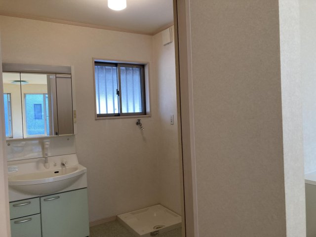 　☆西尾町中古戸建　(３ＬＤＫ　ロフト付き）☆の独立洗面台