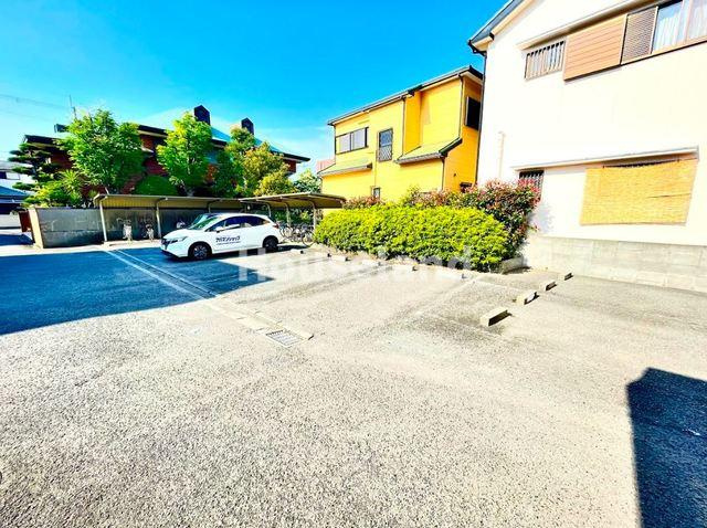 メゾン紀三井寺Ⅱの駐車場