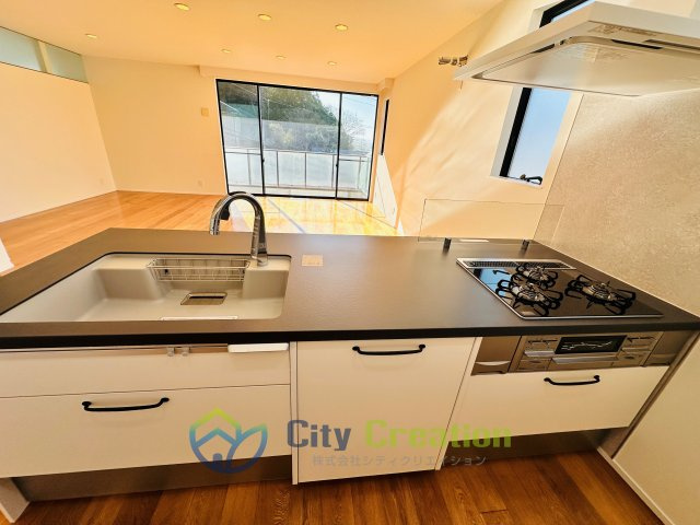 オーシャンビュー！材木座の高台にあるリフォーム済み海近住宅のキッチン