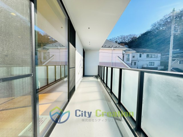 オーシャンビュー！材木座の高台にあるリフォーム済み海近住宅のバルコニー