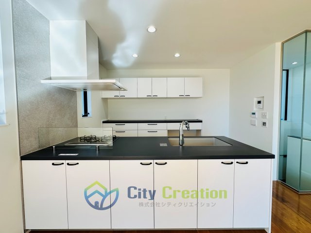 オーシャンビュー！材木座の高台にあるリフォーム済み海近住宅のキッチン