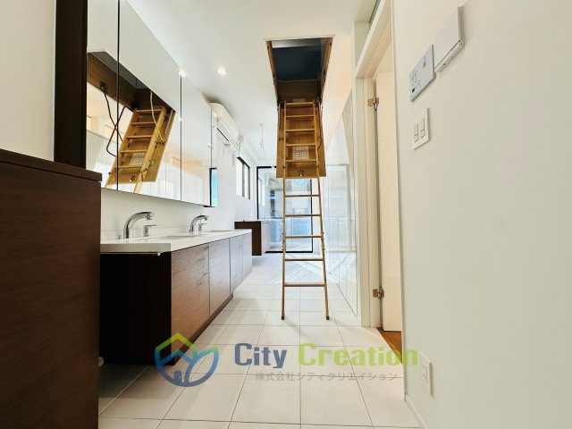 オーシャンビュー！材木座の高台にあるリフォーム済み海近住宅の脱衣所