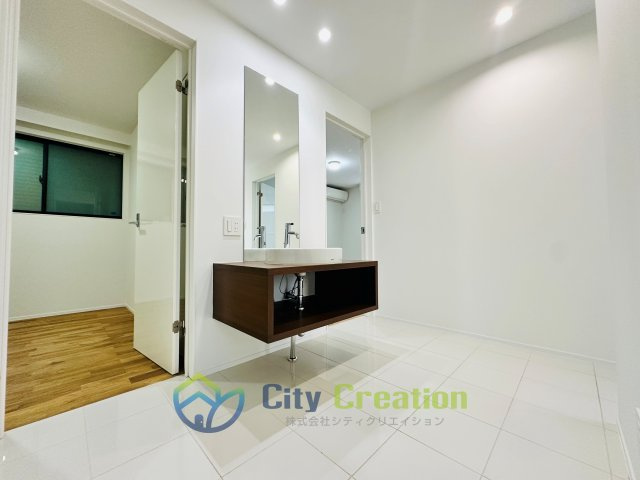 オーシャンビュー！材木座の高台にあるリフォーム済み海近住宅の洗面所