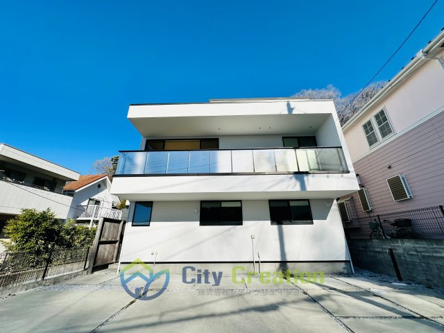 オーシャンビュー！材木座の高台にあるリフォーム済み海近住宅の外観