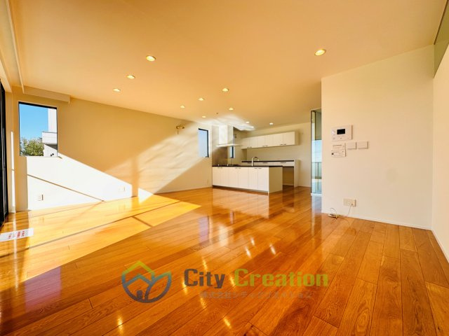 オーシャンビュー！材木座の高台にあるリフォーム済み海近住宅の居間・リビング