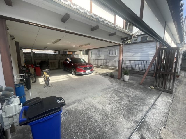 アルファ奈良町の駐車場