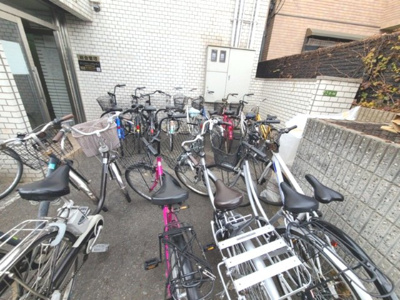 【その他共用部分】 | ジオナ柴島Ⅱ | 自転車が置いてあるスペースです