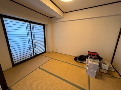 【寝室】 | ビッグヴァン京王橋本 | 寝室でゆっくりと過ごすためにはベッド周りの適度な空間を担保することや窓の位置、照明の明るさ、寝室の広さなどを考える必要があります。自身や家族の構成とライフスタイルに併せて寝室にする部屋を選びましょう！