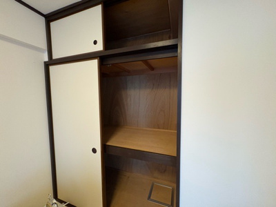 【収納】 | ビッグヴァン京王橋本 | デザイン性を重視しすぎて収納が少なかった！なんてことにならないため、事前に現地で収納の数を確認しておくことをお勧めします。クローゼット以外にも床下収納や屋根裏収納、パントリーなどもチェックしましょう。