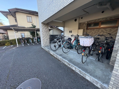 【駐輪場】 | ビッグヴァン京王橋本 | マンションの駐輪場は、事前に空きがあるか確認を取ると安心です。せっかく入居したのに駐輪スペースがない！なんてことになったら大変ですよね。そこで、内見時や購入前にはまず事前に確認しておくと良いでしょう。