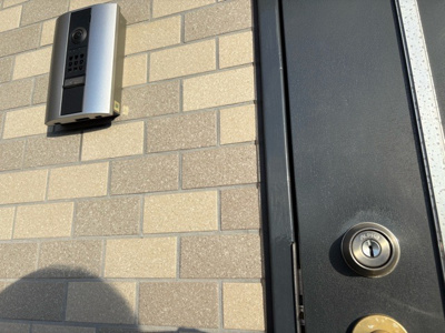 【防犯設備】 | ビッグヴァン京王橋本 | 当然のことではありますが、オートロックやセンサーライト、ホームセキュリティーなどの防犯設備があれば、小さいお子様がいるご家庭も安心ですよね！まず物件購入の際は、防犯設備もチェックするようにしましょう。