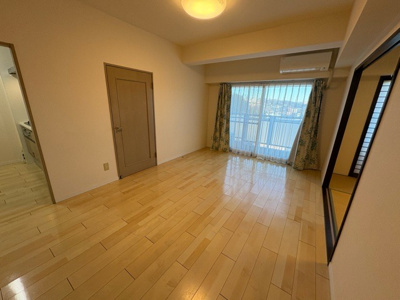 【ダイニング】 | ビッグヴァン京王橋本 | ダイニングは、食事や家族の団らんスペースとしてだけではなく、ほかの用途としても使用することができます。ダイニングテーブルを置き、食事のためのスペースを作ることでリビングとの差別化を図ることができます。