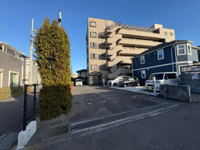 【構造・工法・仕様】 | ビッグヴァン京王橋本 | ＲＣ造、Reinforced Concreteは直訳すると補強されたコンクリートです。主に柱や梁・床・壁が鉄筋とコンクリートで構成おり、鉄筋を組んだ型枠にコンクリートを流し込んで固めたものを指します。